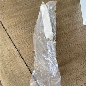 🎀 5 for $25 🎀 
Mikasa Clear Handle Knife new sealed